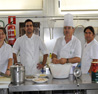 Equipo de cocineros que prepararon la comida